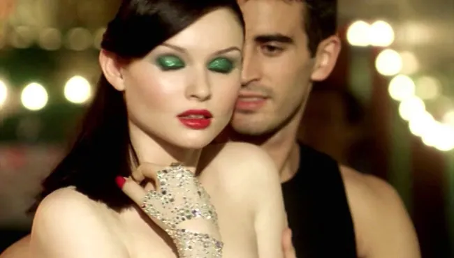 **Sophie Ellis-Bextor’s “Murder on the Dancefloor”: A Timeless Anthem of Strength and Joy**    When Sophie Ellis-Bextor dropped *Murder on the Dancefloor* in December 2001, no one could have guessed that this sparkling disco-pop hit would become a cultural staple, resonating across generations and even making a comeback over 20 years later. Thanks to its feature in the film *Saltburn*, the song is back in the spotlight, and it’s the perfect time to revisit its story and explore why it still captivates liste